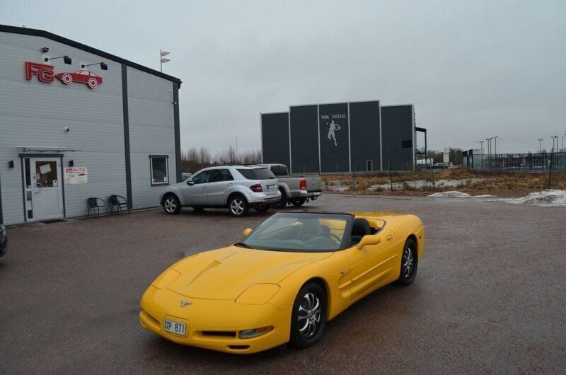 Begagnad Chevrolet Corvette C5 355 HK (261 kW) 2004 Gul Cab