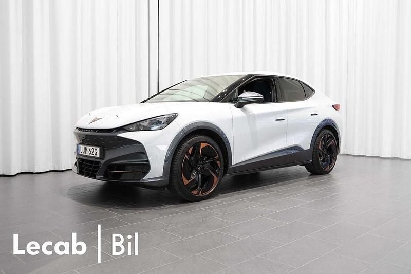 Silver (white silver metallic) Begagnad 2024 Cupra Tavascan VZ SUV | 599 500 kr (Lite dyr) - Bild 1/4