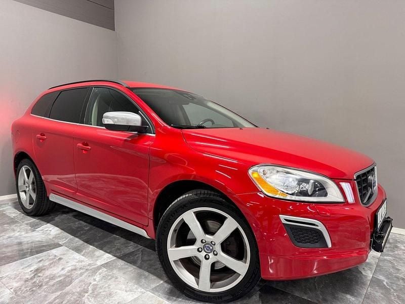 Röd Begagnad 2012 Volvo XC60 R-Design SUV | 129 900 kr (Marknadspris) - Bild 1/4