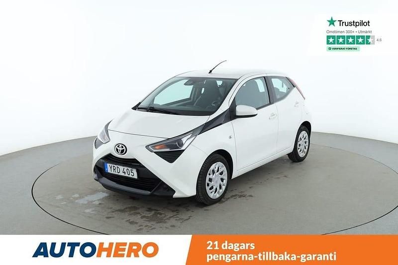 Vit Begagnad 2018 Toyota Aygo X-play Halvkombi | 113 000 kr (Marknadspris) - Bild 1/4
