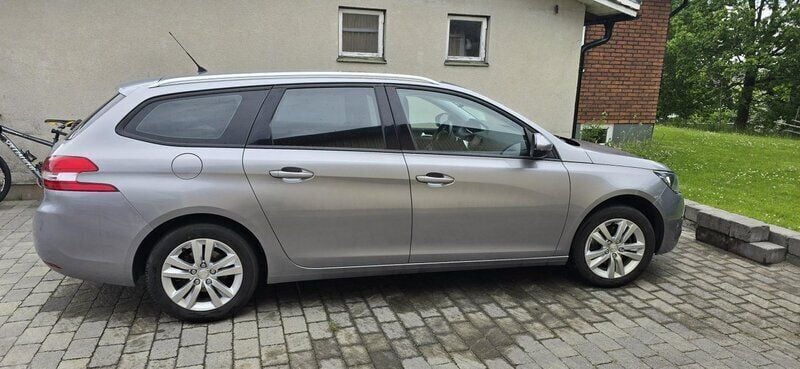 Grå Begagnad 2015 Peugeot 308 Active Kombi | 118 000 kr (Marknadspris) - Bild 1/4