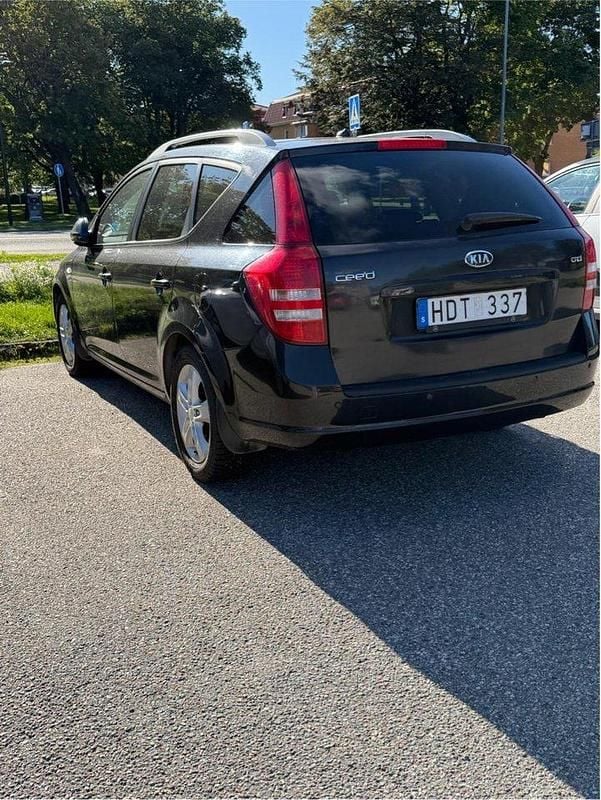Svart Begagnad 2008 Kia Ceed Sportswagon 4 Kombi | 25 000 kr (Superpris) - Bild 1/4