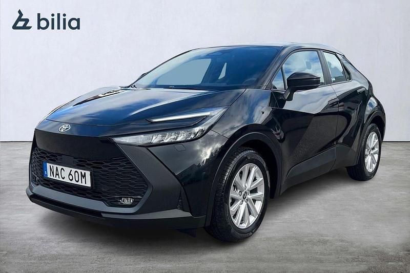 Svart Begagnad 2024 Toyota C-HR Active SUV | 315 900 kr (Bra pris) - Bild 1/1