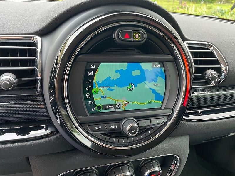 Begagnad Mini Clubman 136 HK (100 kW) 2019 White silver metallic under jet black Kombi