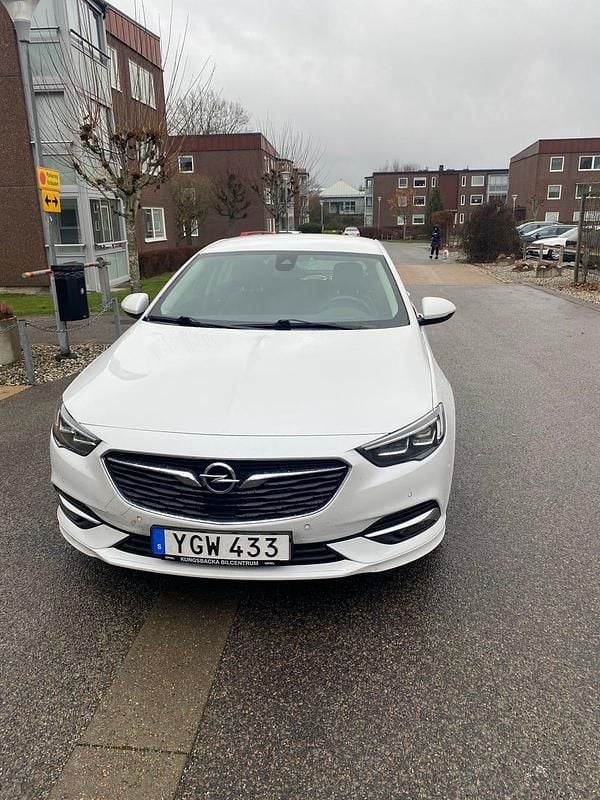 Begagnad 2018 Opel Insignia Sport Halvkombi | 160 000 kr (Marknadspris) - Bild 1/2