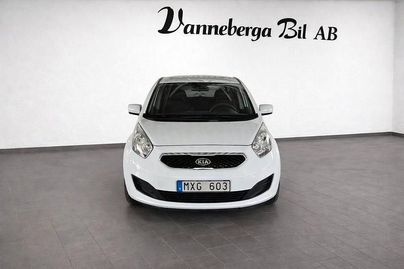 Begagnad Kia Venga 90 HK (66 kW) 2012 Vit Halvkombi