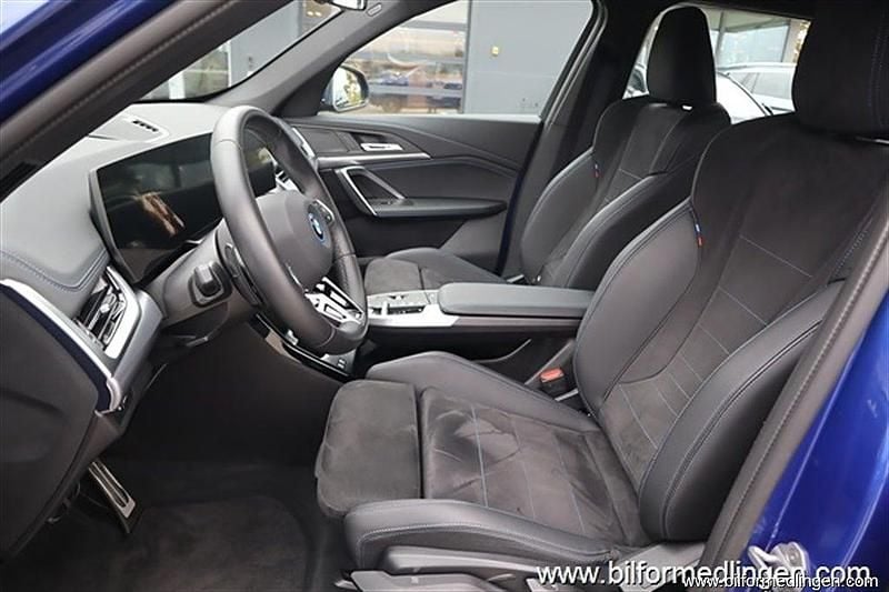 Begagnad BMW X1 M Sport 177 HK (130 kW) 2024 Blå samma som bilen SUV