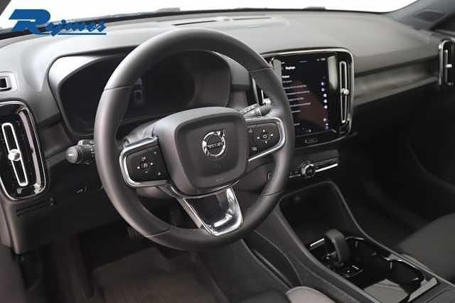 Begagnad Volvo XC40 Ultimate 175 kW (238 HK) 2022 Ljusgrå SUV