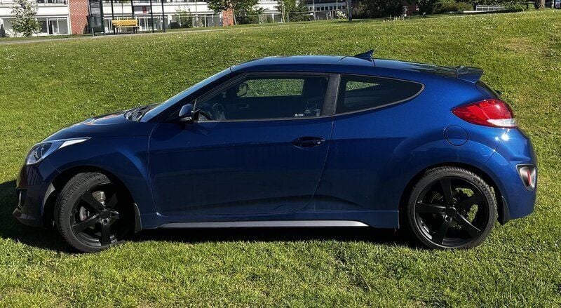 Blå Begagnad 2015 Hyundai Veloster Turbo Halvkombi | 104 900 kr - Bild 1/4