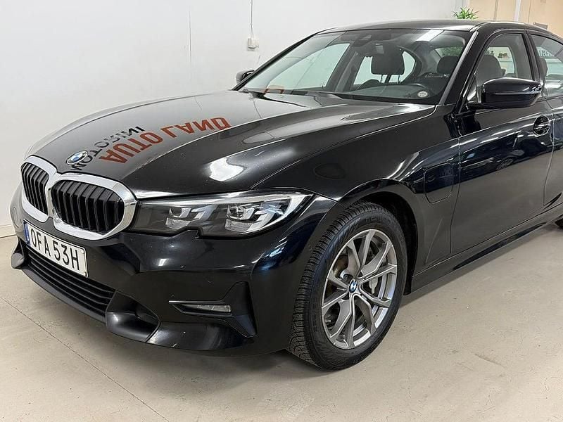 Begagnad BMW 330e Sport Line 184 HK (135 kW) 2019 Svart Sedan