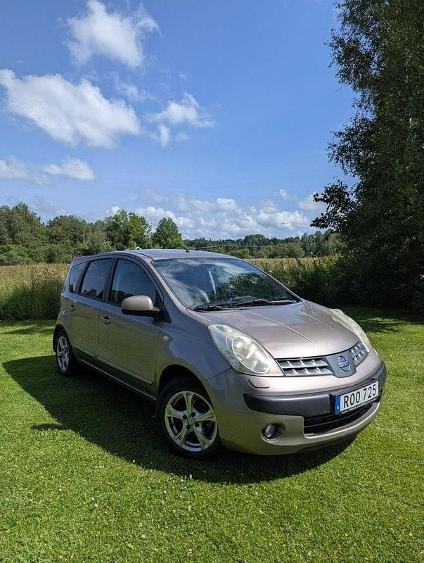 Brun Begagnad 2006 Nissan Note Minibuss | 29 000 kr (Marknadspris) - Bild 1/4