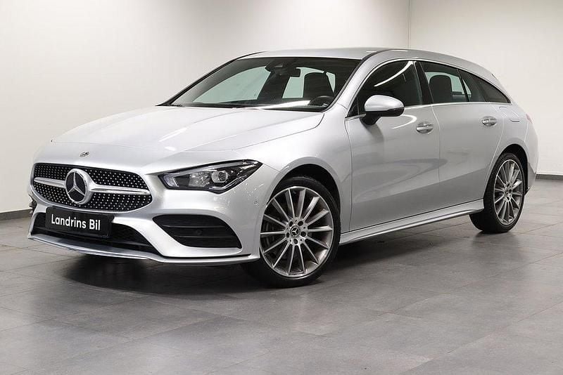Silver Begagnad 2023 Mercedes CLA250e Shooting Brake AMG Kombi | 369 000 kr (Marknadspris) - Bild 1/4