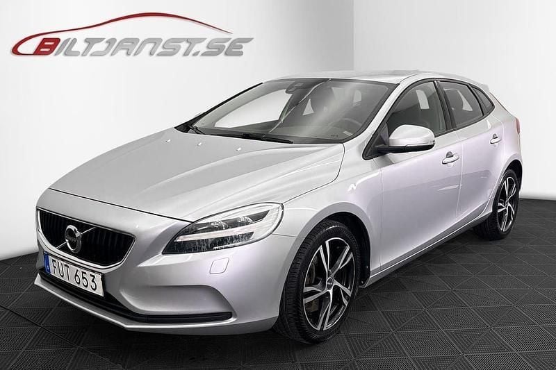 Silver Begagnad 2017 Volvo V40 Momentum Kombi | 149 900 kr (Marknadspris) - Bild 1/4