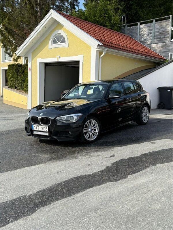 Svart Begagnad 2013 BMW 118 M Sport Halvkombi | 115 000 kr (Lite dyr) - Bild 1/4