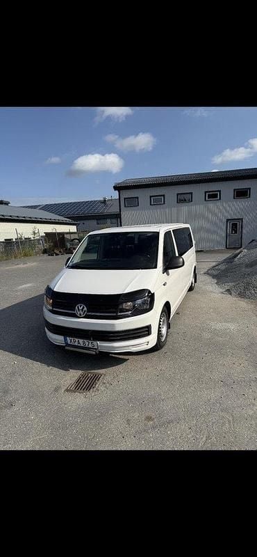 Vit Begagnad 2019 VW Caravelle Trendline Minibuss | 289 000 kr (Bra pris) - Bild 1/4
