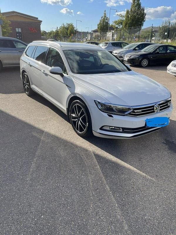 Vit Begagnad 2016 VW Passat Kombi | 170 000 kr (Bra pris) - Bild 1/4