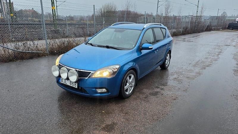 Blå Begagnad 2010 Kia Ceed Sportswagon Kombi | 29 900 kr (Bra pris) - Bild 1/4