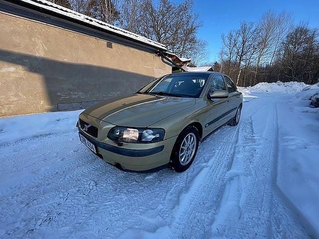 Gul Begagnad 2001 Volvo S60 Business Edition Sedan | 22 500 kr (Bra pris) - Bild 1/4