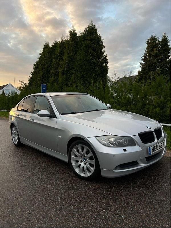 Grå Begagnad 2007 BMW 320 Advantage Sedan | 39 900 kr (Bra pris) - Bild 1/4