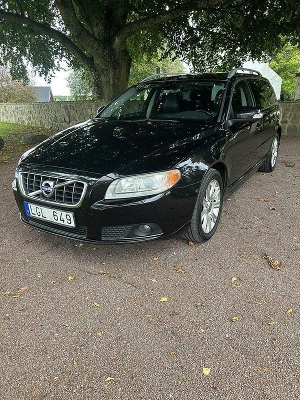 Svart Begagnad 2011 Volvo V70 Summum Kombi | 75 000 kr (Marknadspris) - Bild 1/4