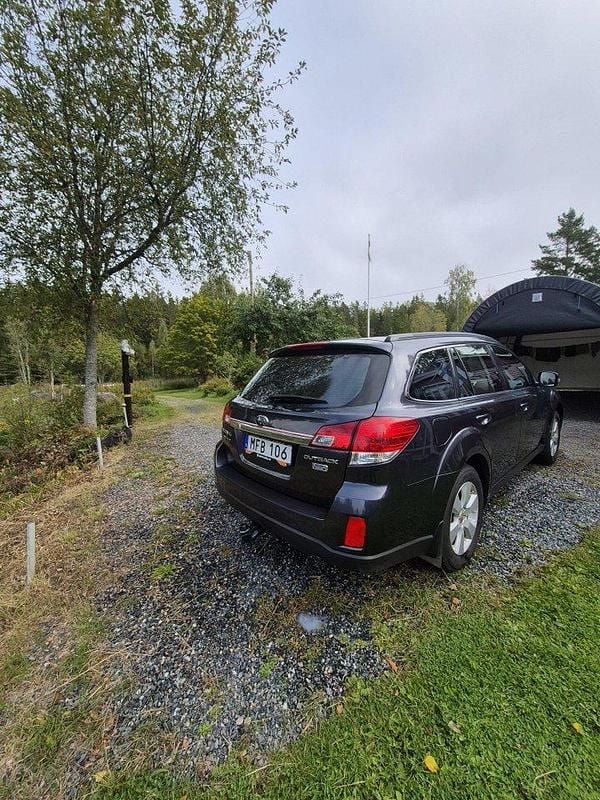 Grå Begagnad 2012 Subaru Outback SUV | 52 000 kr (Marknadspris) - Bild 1/4