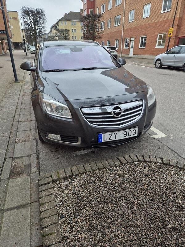 Grå Begagnad 2012 Opel Insignia Kombi | 49 000 kr (Bra pris) - Bild 1/4