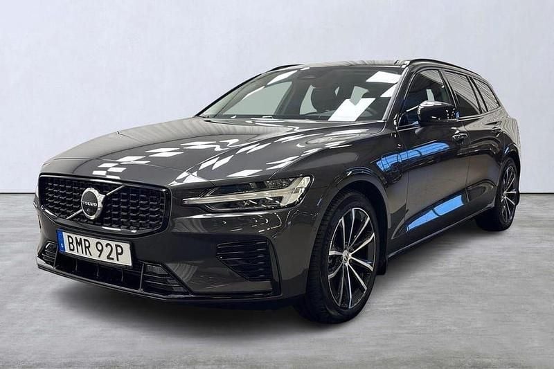 Grå Begagnad 2025 Volvo V60 Plus Kombi | 479 900 kr - Bild 1/4