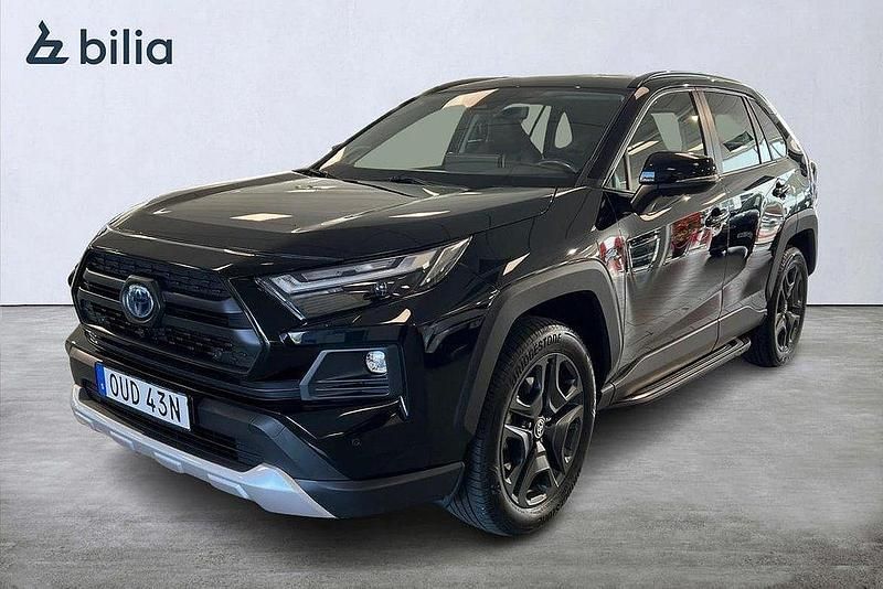 Svart Begagnad 2023 Toyota RAV4 Hybrid SUV | 469 900 kr (Lite dyr) - Bild 1/3
