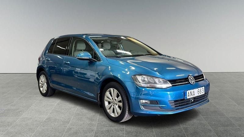 Blå Begagnad 2013 VW Golf VII Halvkombi | 99 900 kr (Marknadspris) - Bild 1/4