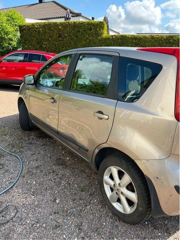 Brun Begagnad 2006 Nissan Note Minibuss | 17 000 kr (Marknadspris) - Bild 1/4