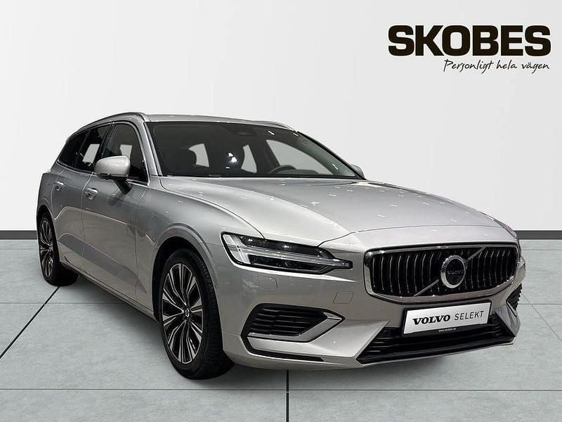 Silver Begagnad 2023 Volvo V60 Core Kombi | 429 900 kr (Marknadspris) - Bild 1/3