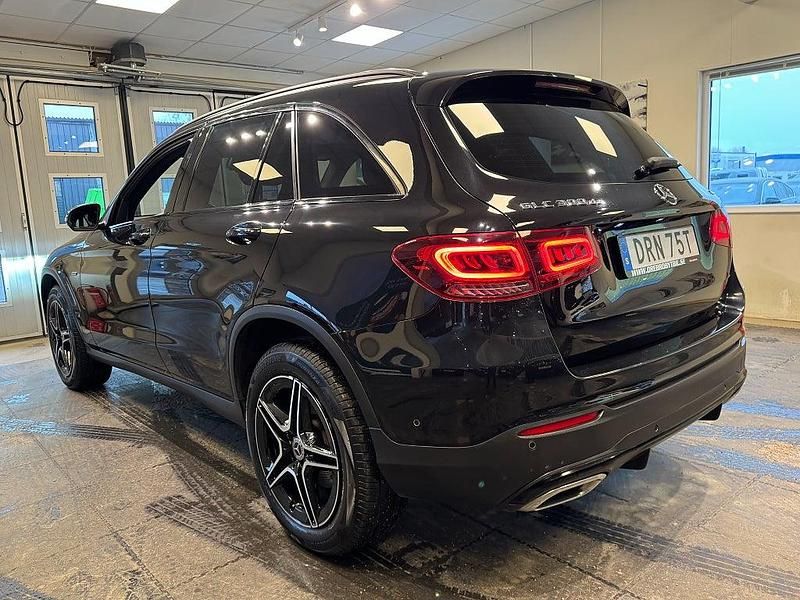 Begagnad Mercedes GLC300e AMG 306 HK (225 kW) 2021 Svart SUV