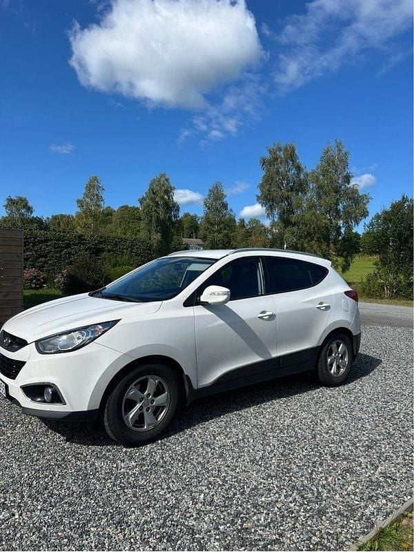 Vit Begagnad 2012 Hyundai ix35 SUV | 63 900 kr (Bra pris) - Bild 1/4