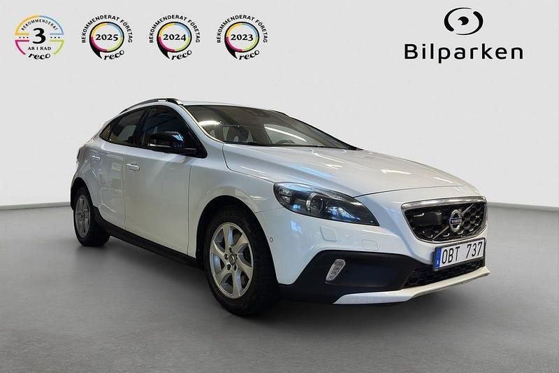 Vit Begagnad 2013 Volvo V40 CC Kombi | 129 990 kr (Marknadspris) - Bild 1/4