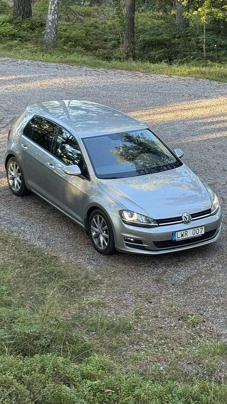 Silver Begagnad 2013 VW Golf VII Halvkombi | 130 000 kr (Marknadspris) - Bild 1/4