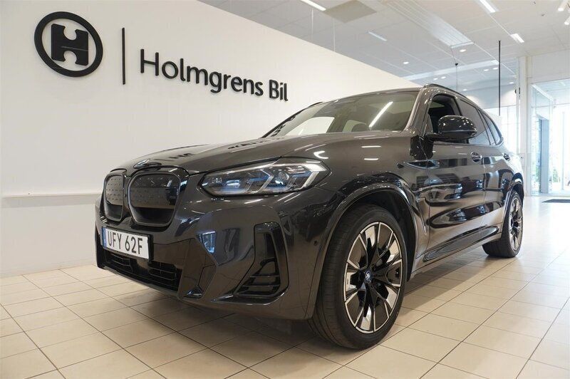 Grå Begagnad 2022 BMW iX3 M Sport SUV | 549 900 kr (Dyr) - Bild 1/4