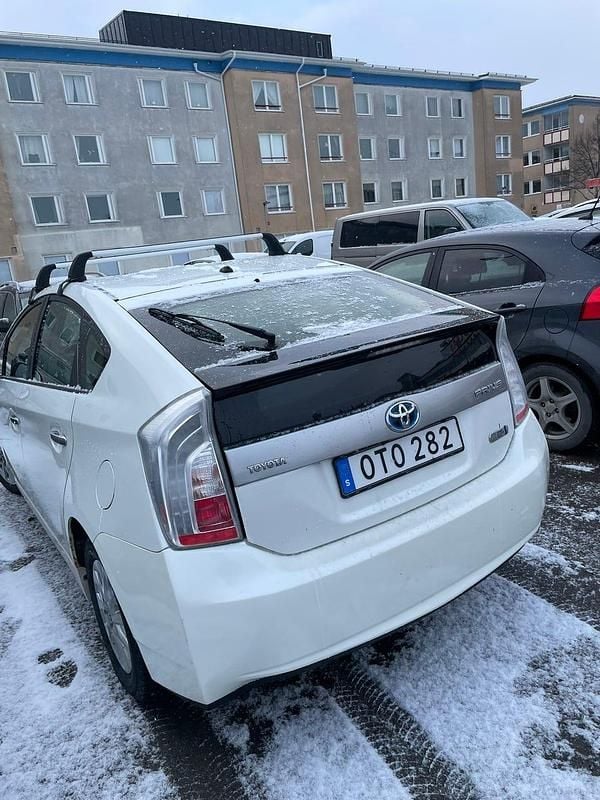 Begagnad Toyota Prius Plug-in Hybrid 136 HK (100 kW) 2014 Vit metallic Halvkombi