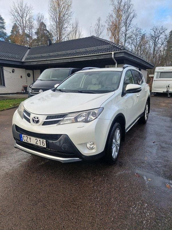 Vit Begagnad 2014 Toyota RAV4 Executive SUV | 165 000 kr (Marknadspris) - Bild 1/4