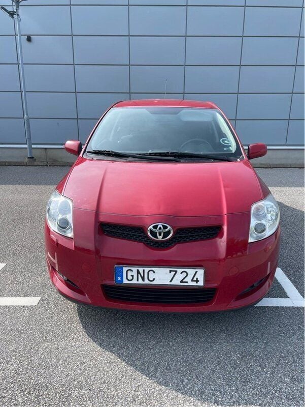Röd Begagnad 2007 Toyota Auris Halvkombi | 27 000 kr (Bra pris) - Bild 1/4