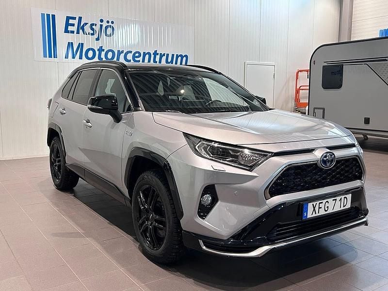Grå Begagnad 2021 Toyota RAV4 Hybrid Style SUV | 369 900 kr (Bra pris) - Bild 1/4