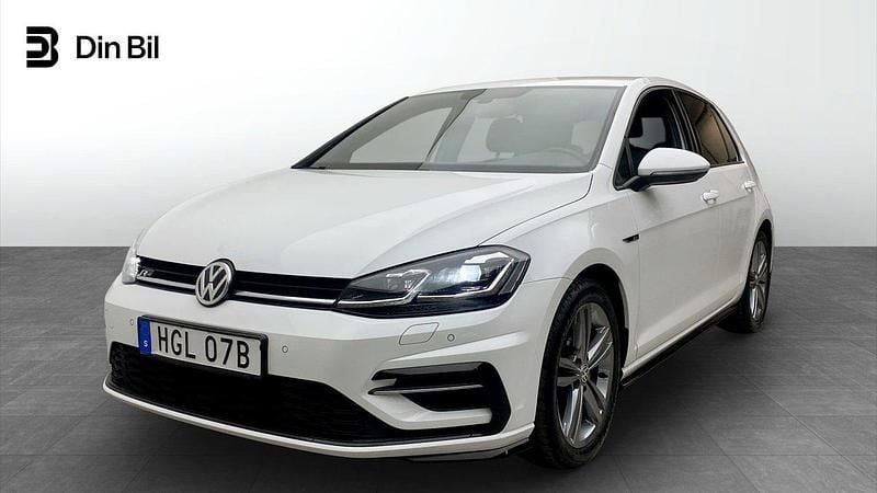 Vit (pure white) Begagnad 2020 VW Golf VII R-line Kombi | 219 900 kr (Marknadspris) - Bild 1/4