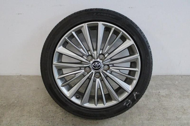 Begagnad Toyota Avensis Active 152 HK (111 kW) 2015 Mörkgrå Kombi