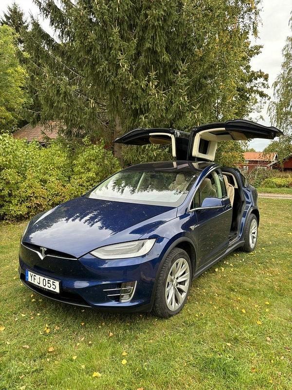 Blå Begagnad 2017 Tesla Model X SUV | 330 000 kr (Bra pris) - Bild 1/4