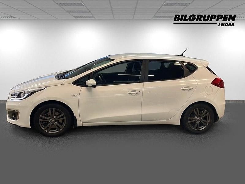 Begagnad Kia Ceed 101 HK (74 kW) 2017 Vit Halvkombi