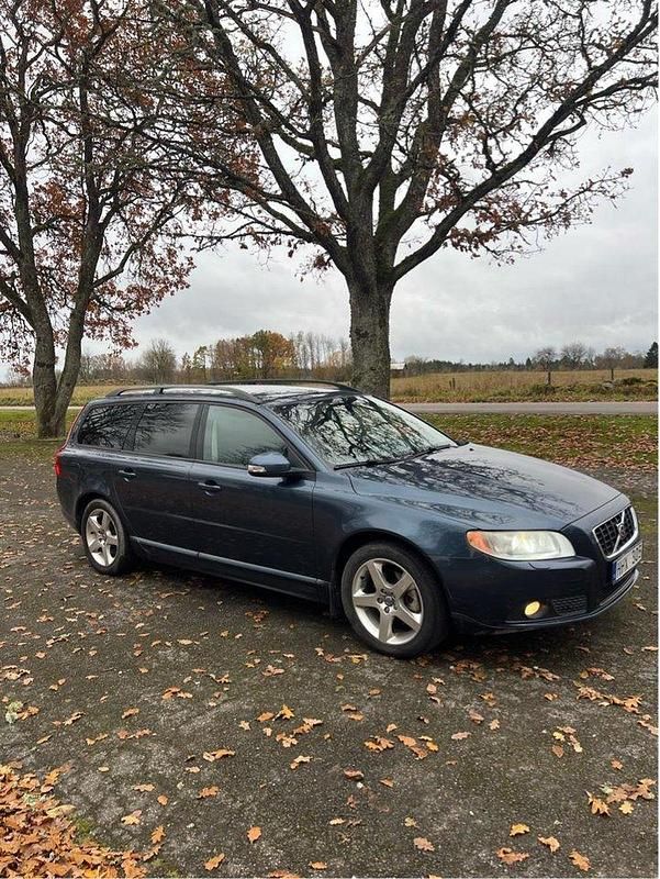 Blå Begagnad 2009 Volvo V70 Momentum Kombi | 36 000 kr (Superpris) - Bild 1/4