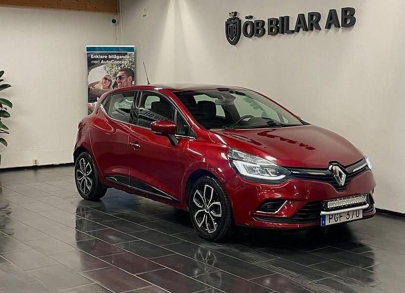 Mörkröd (röd) Begagnad 2017 Renault Clio IV Halvkombi | 74 900 kr (Marknadspris) - Bild 1/4