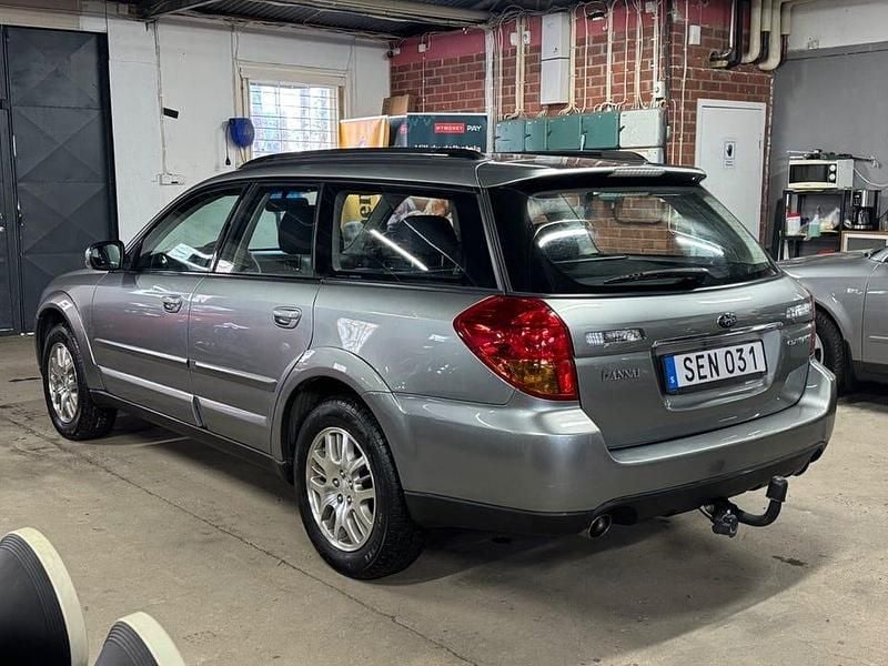 Begagnad Subaru Outback 173 HK (127 kW) 2006 Grå Kombi