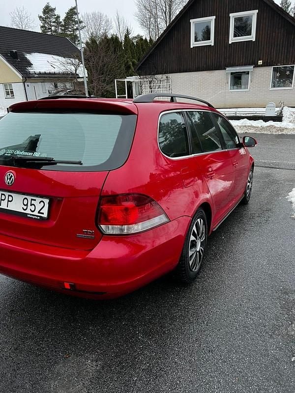 Begagnad VW Golf VI 105 HK (77 kW) 2010 Halvkombi