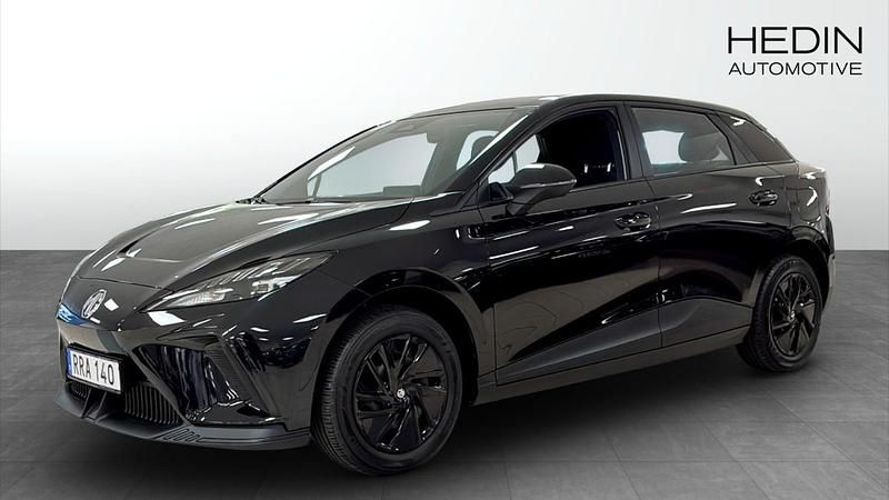 Svart (black) Begagnad 2023 MG MG4 EV Halvkombi | 259 900 kr - Bild 1/4