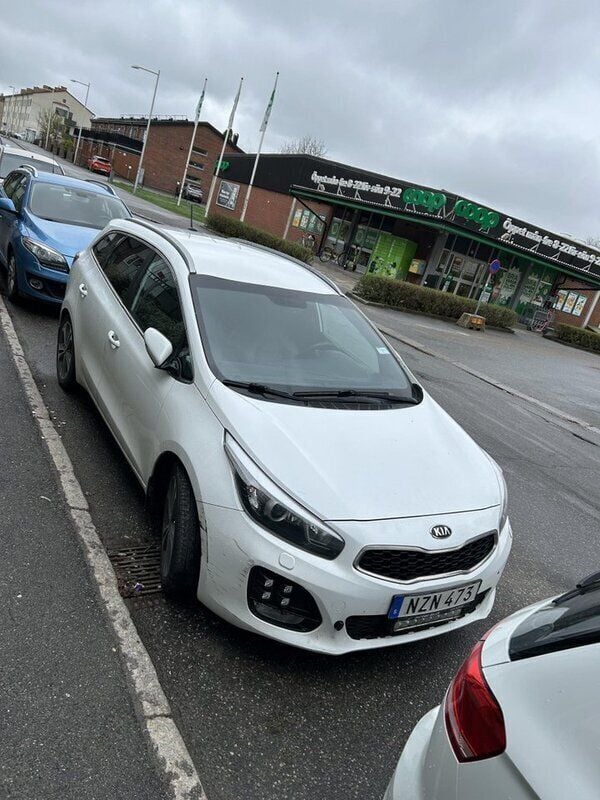 Vit Begagnad 2016 Kia Ceed Sportswagon GT-Line Kombi | 75 000 kr (Superpris) - Bild 1/4